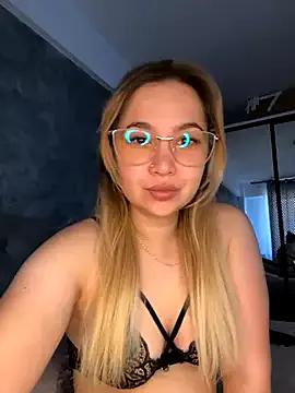 SelenaaD on StripChat 