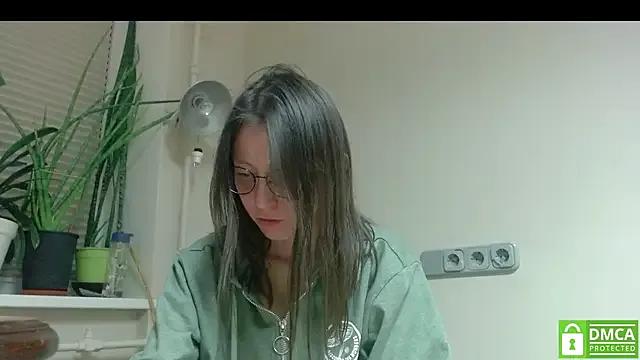 Sophi_Cute — I play wiht my dildo for you