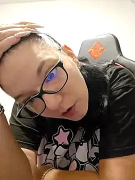 Swiss_Lady on StripChat 