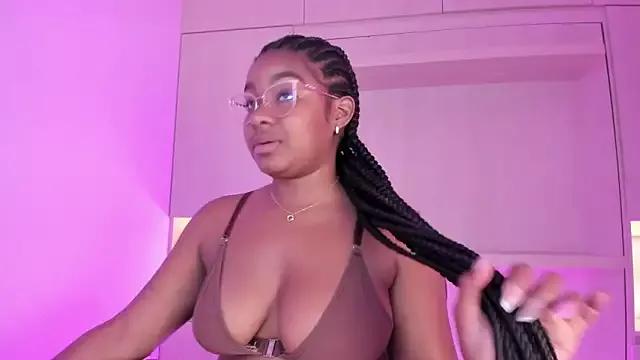 tamaraa_smiith on StripChat 