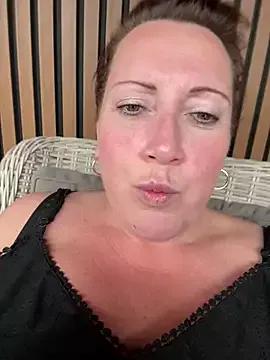 xsexycurvymilf on StripChat 